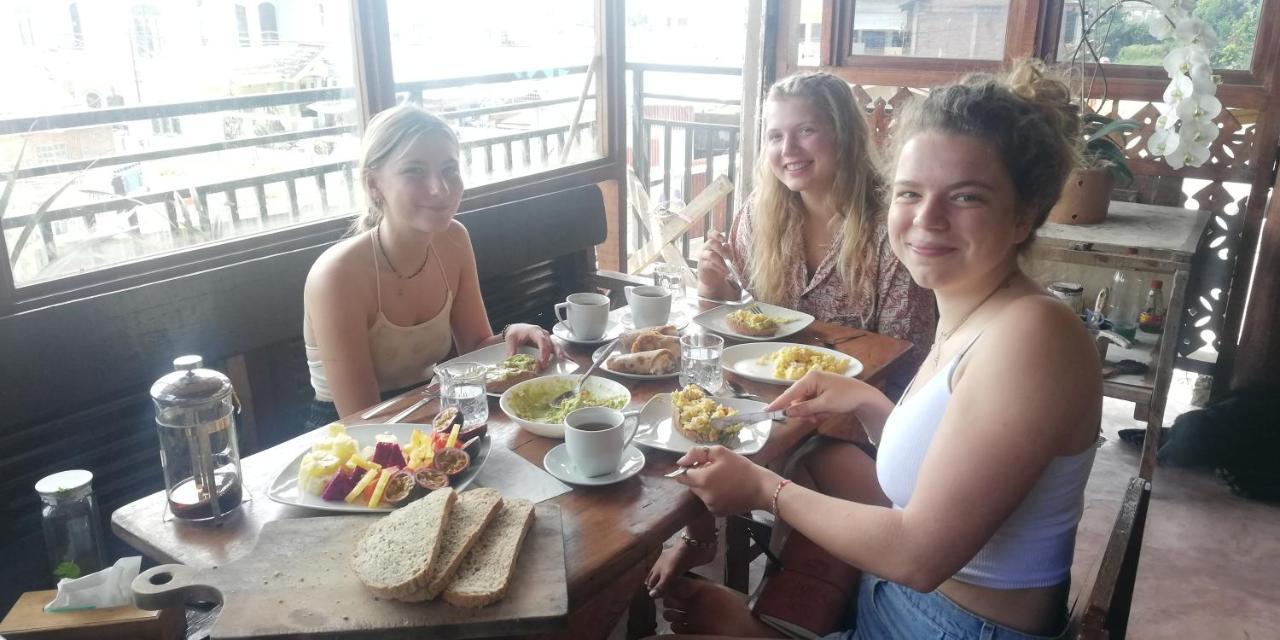 Smiley'S Homestay بيراستاغي المظهر الخارجي الصورة