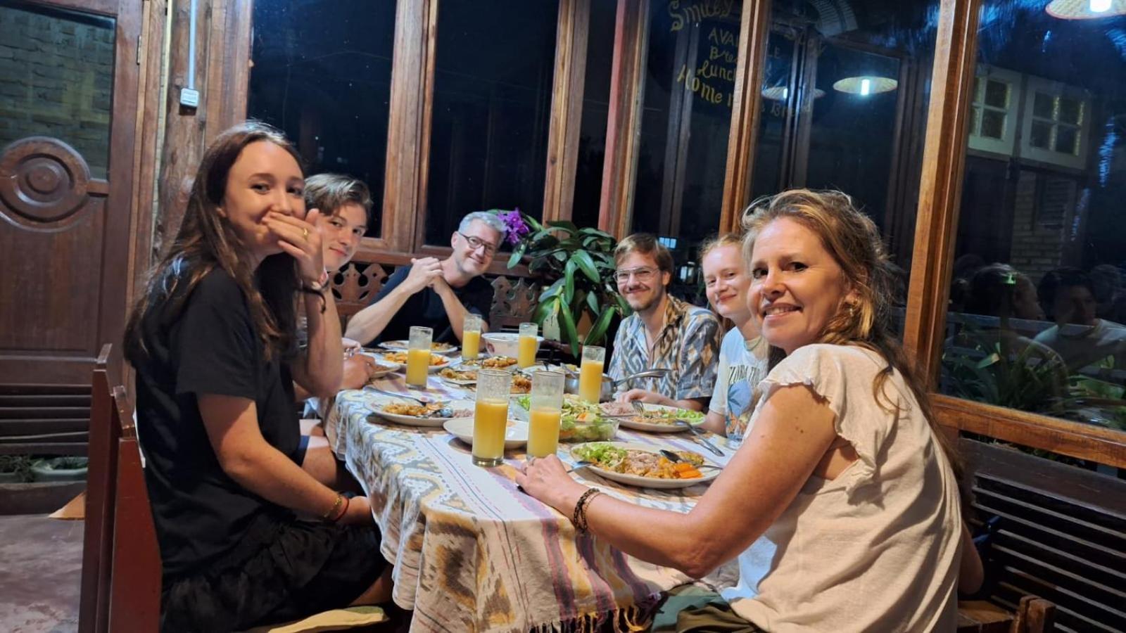 Smiley'S Homestay بيراستاغي المظهر الخارجي الصورة